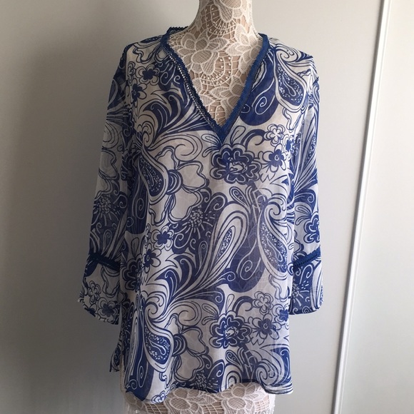 Susan Graver Tops - ✨LIKE NEW✨ Blue and White Shirt